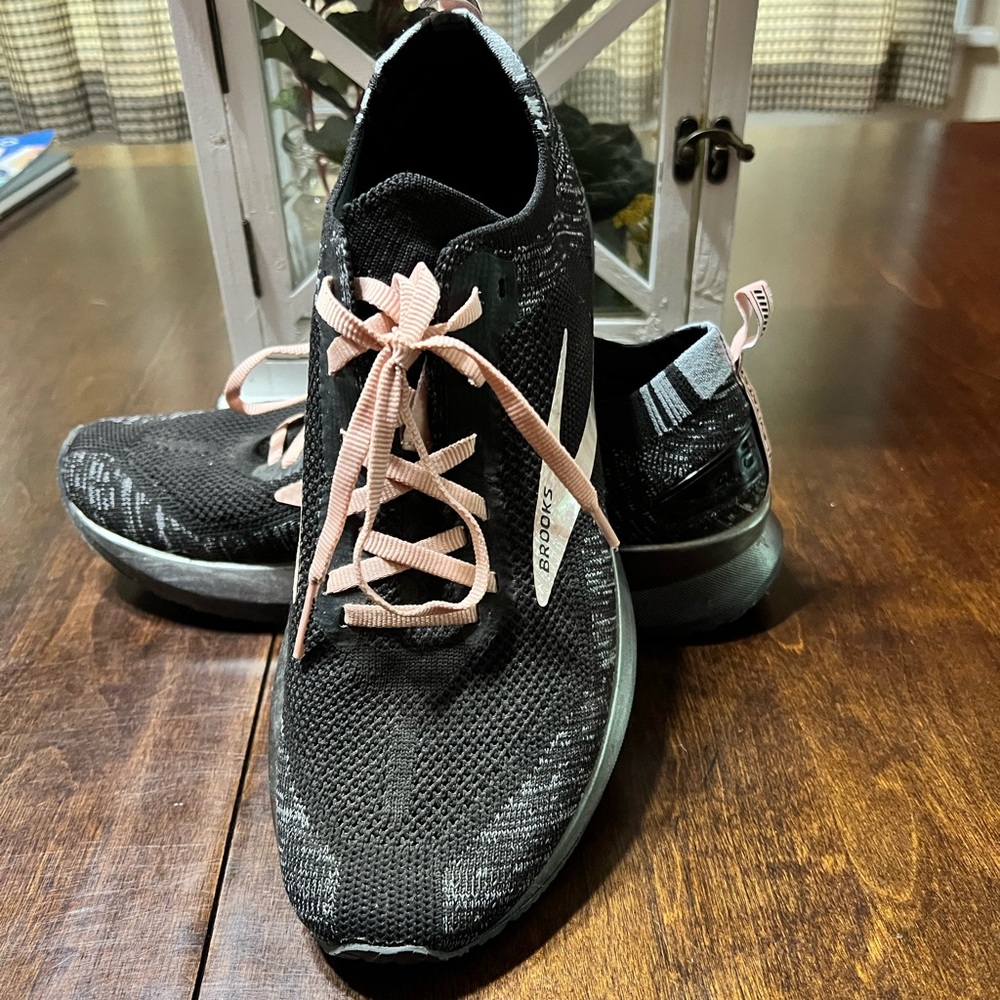 Brooks Levitate 4 Black/Grey/Coral Women's Running Shoes, Size 10